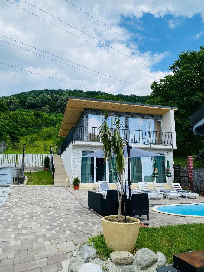 Green Hill Villa Călimăneşti 외부 사진